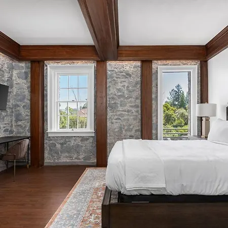 Elegant Santa Rosa Getaway At Historic Stonehouse! Apartamento